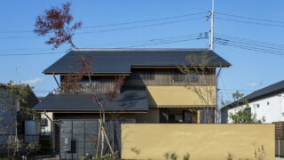 裏から見た現代住宅 5c4e042daa479837500122a502e298