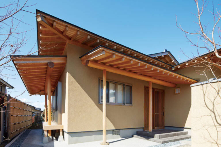 数寄屋造りの平屋を建てる|和モダンな家の外観・間取り実例とポイント - 茨城県の和の注文住宅なら「粋」-ノーブルホームつくば展示場