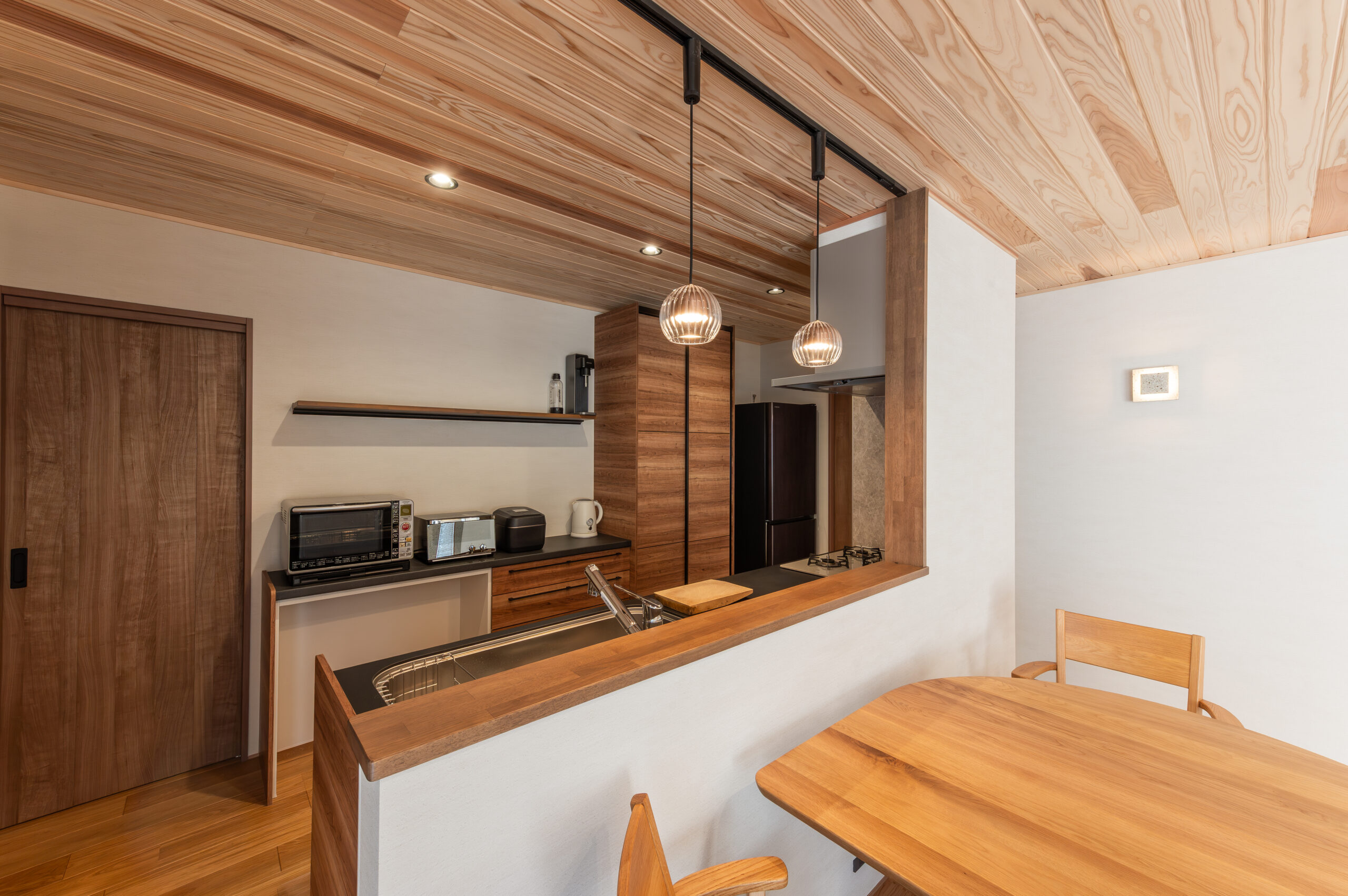 庭とつながる平屋|自然と調和する上質な住まい