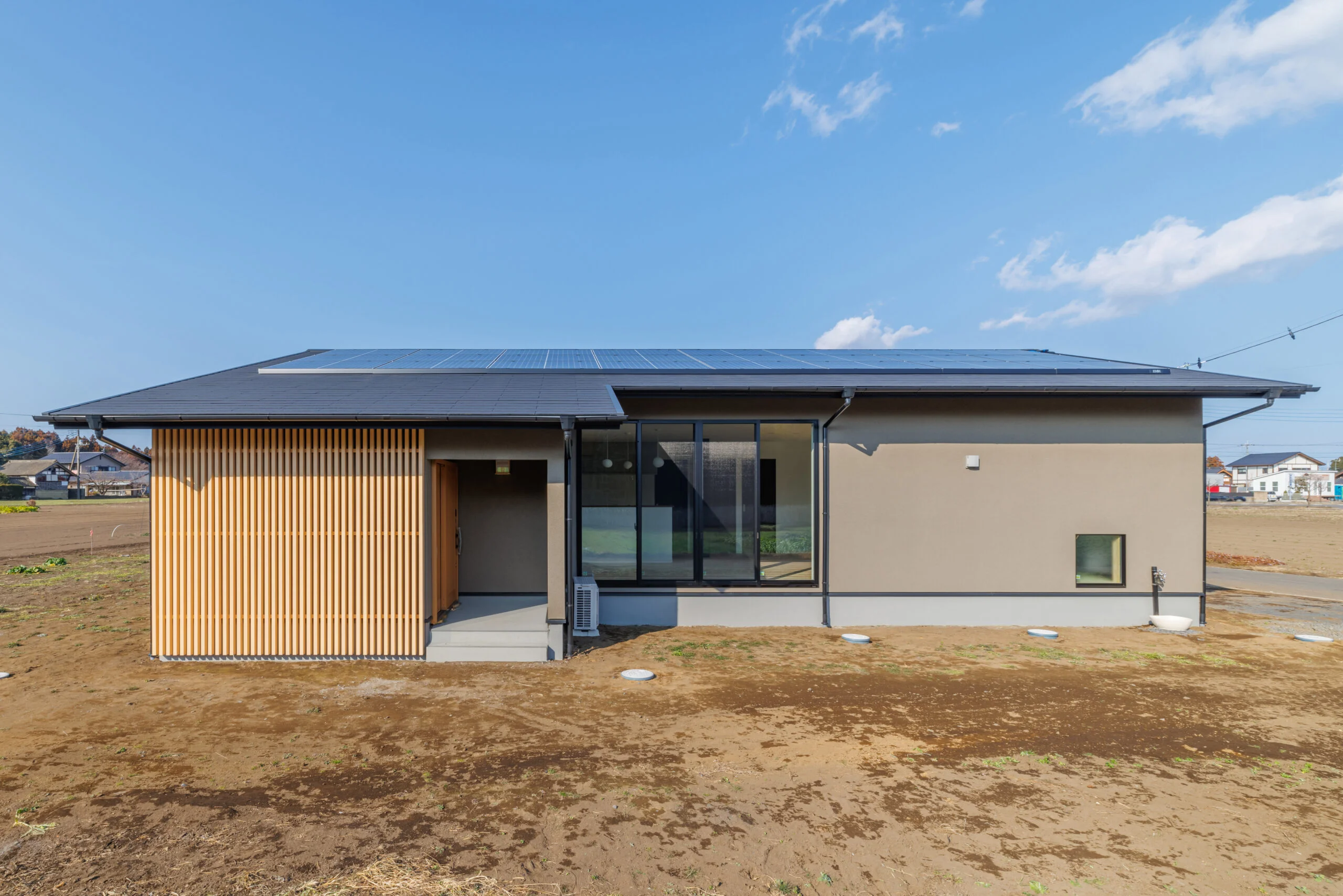 深い軒で上質なたたずまいを感じる平屋