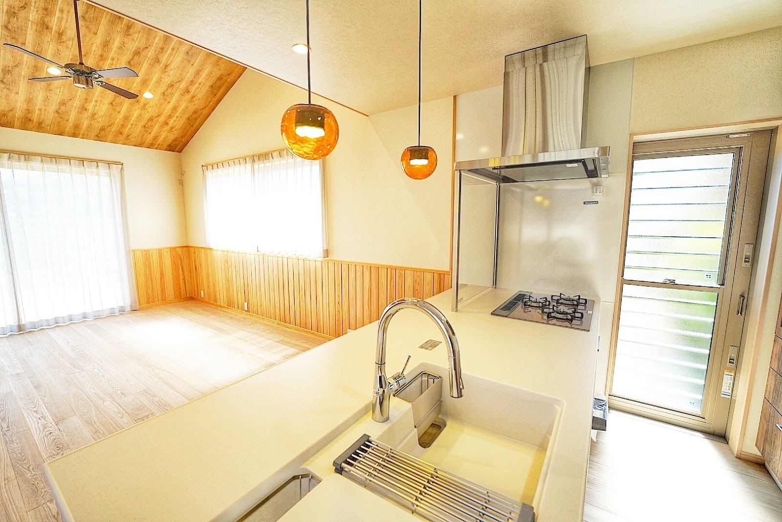 和モダンキッチンのカラー別よくある失敗と対策