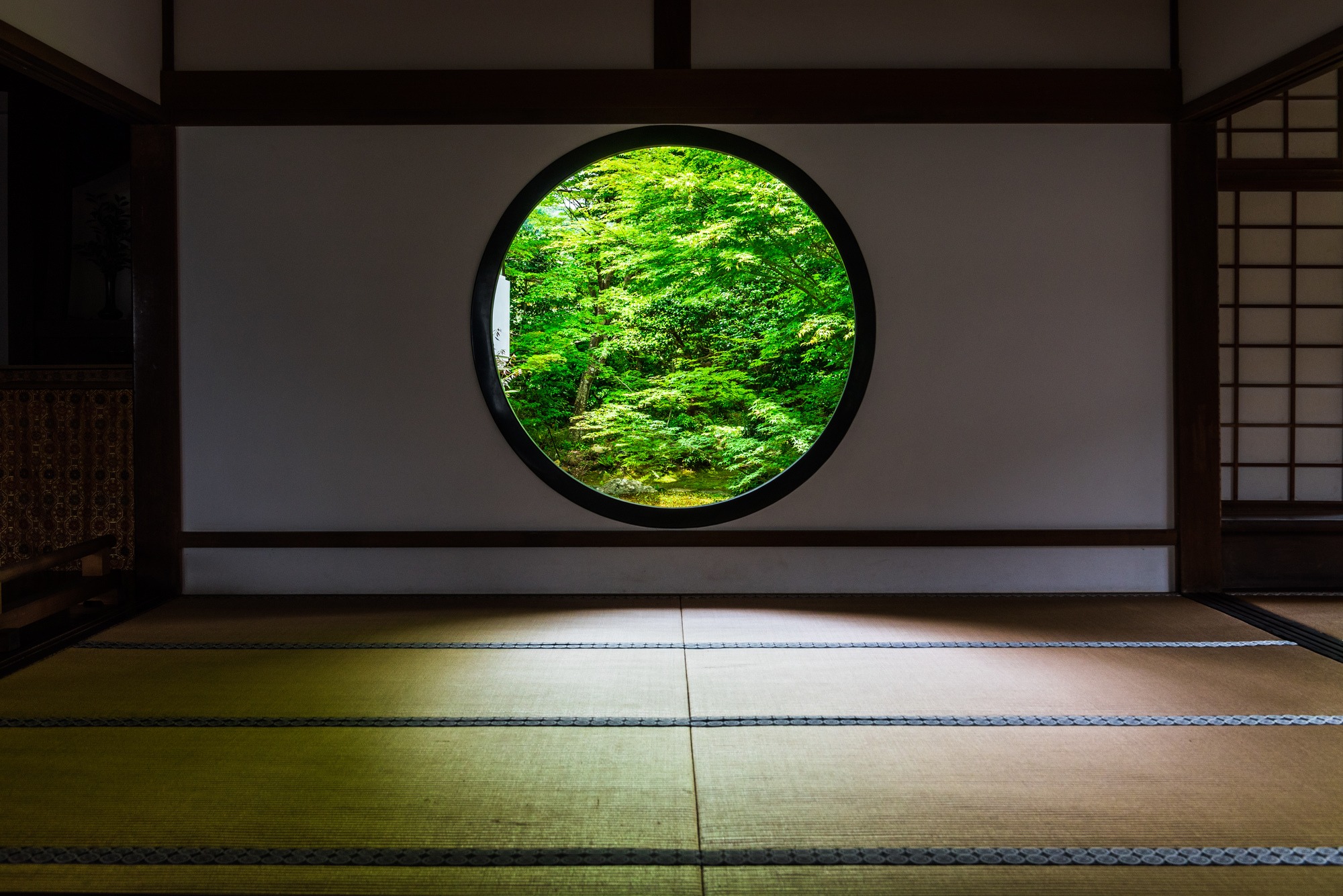 丸窓のある和室
